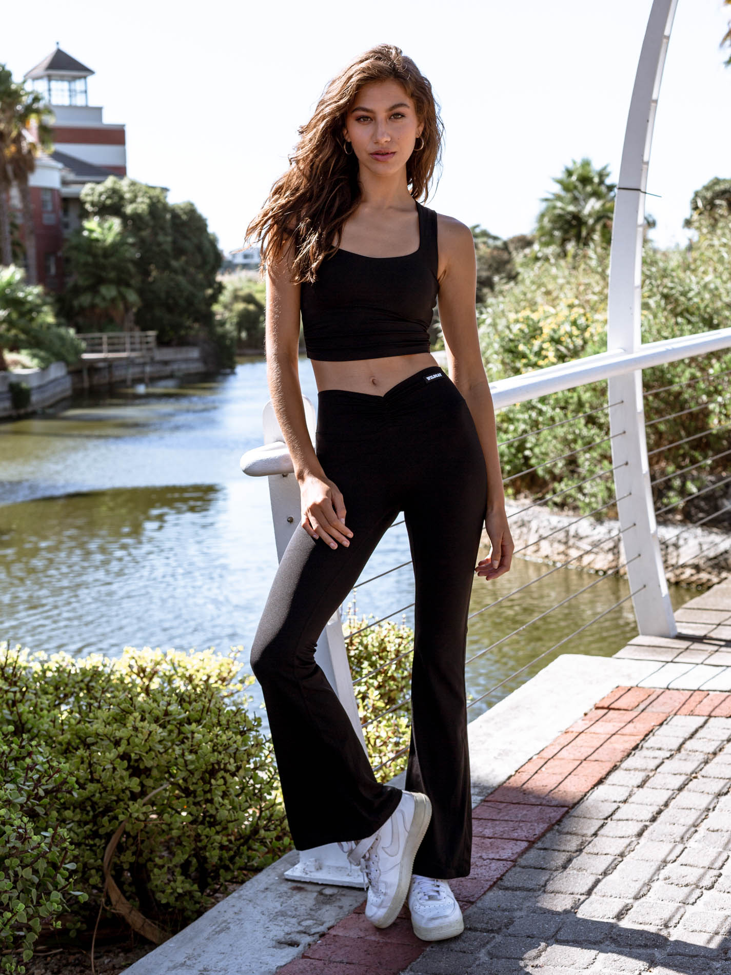 VALENTINA *BodyLux* Minimalist Scrunch Flare V Leggings - Black