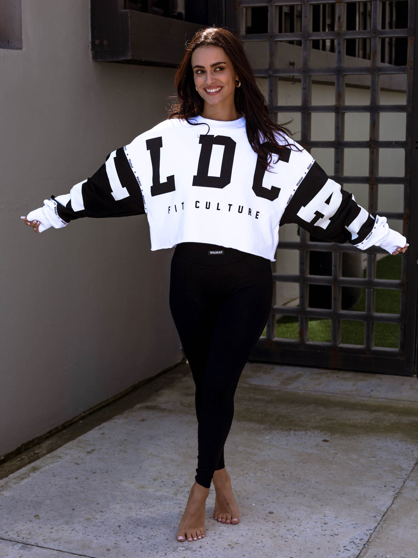 WILDCAT - FIT CULTURE Oversized Fleece Crew Crop - Contrast White - Image 11