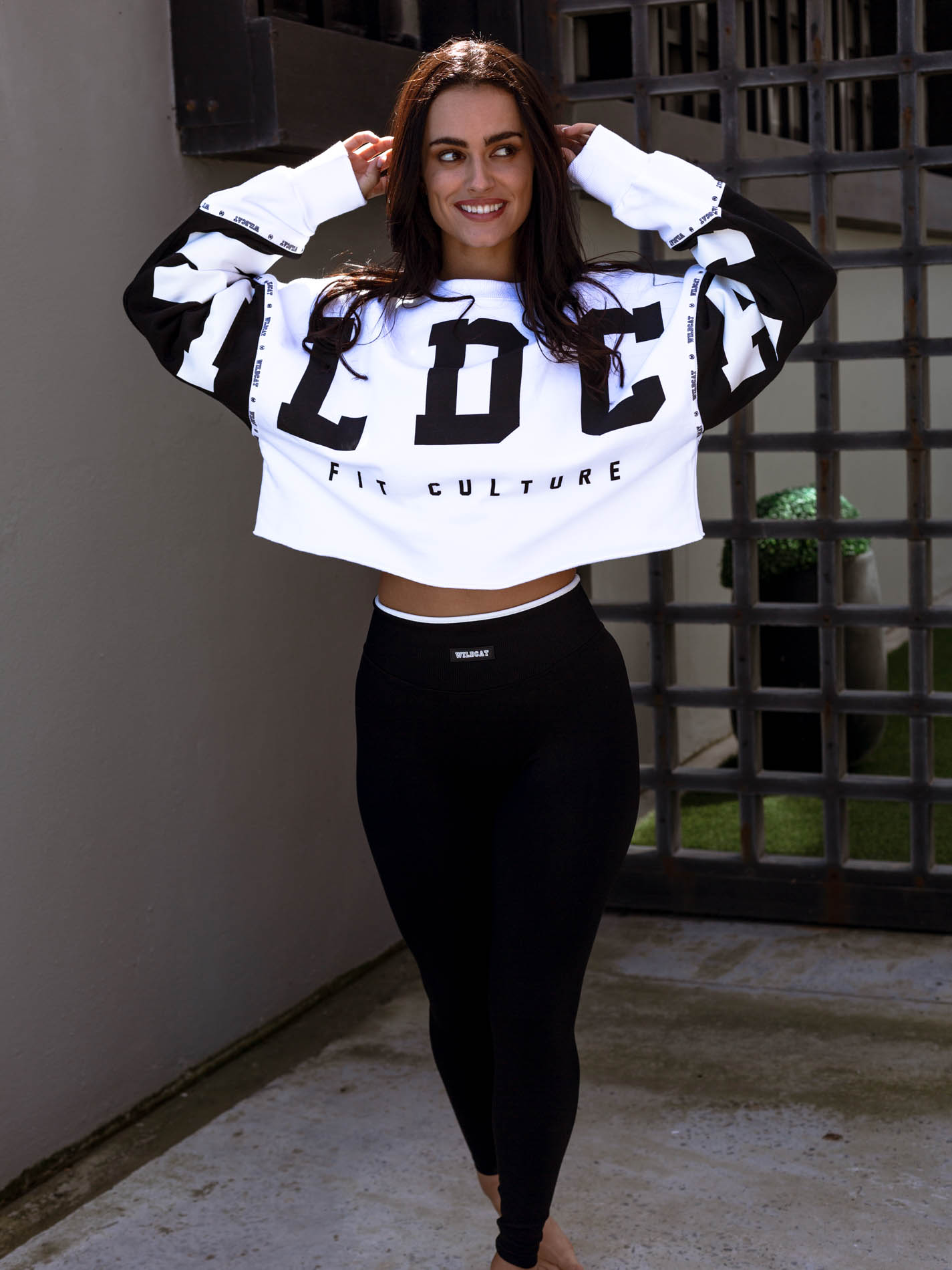 WILDCAT - FIT CULTURE Oversized Fleece Crew Crop - Contrast White