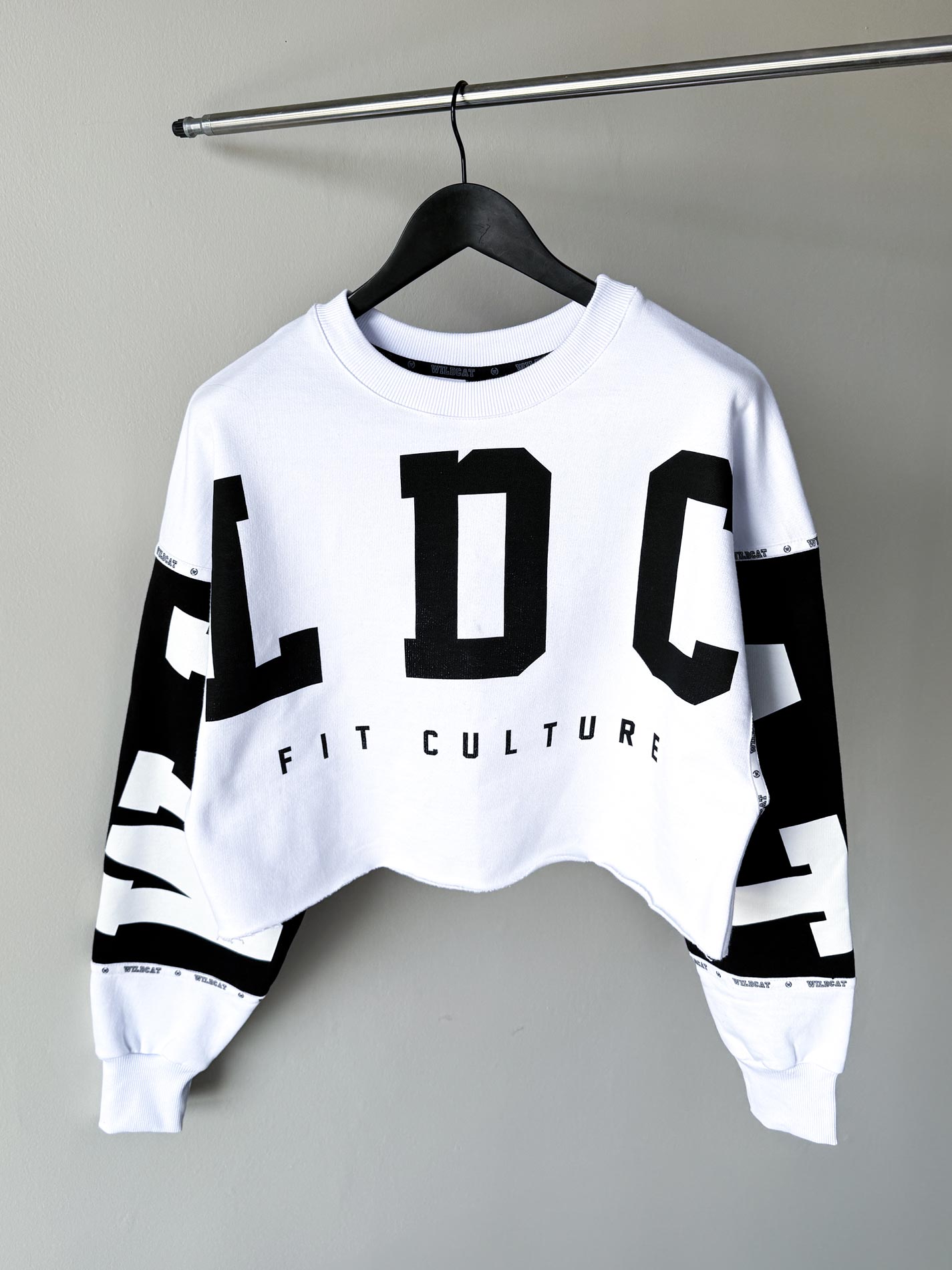 WILDCAT - FIT CULTURE Oversized Fleece Crew Crop - Contrast White